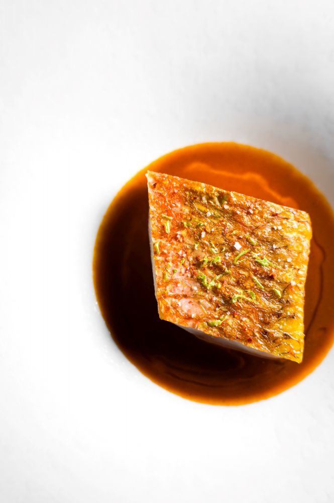 Poisson gastronomie restaurant parisien luxueux