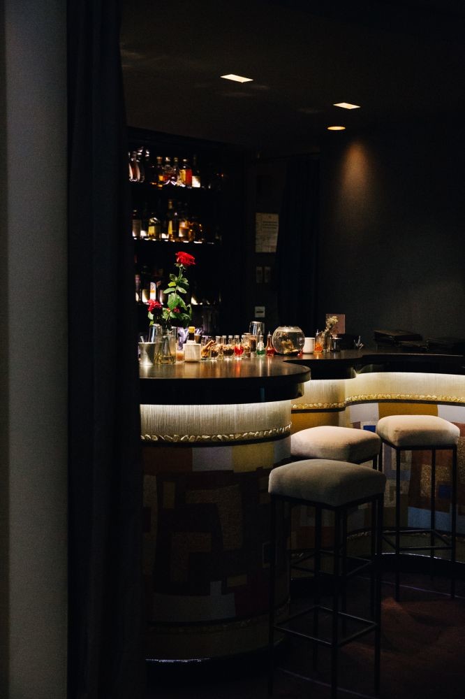 Barman cocktail Le Charles