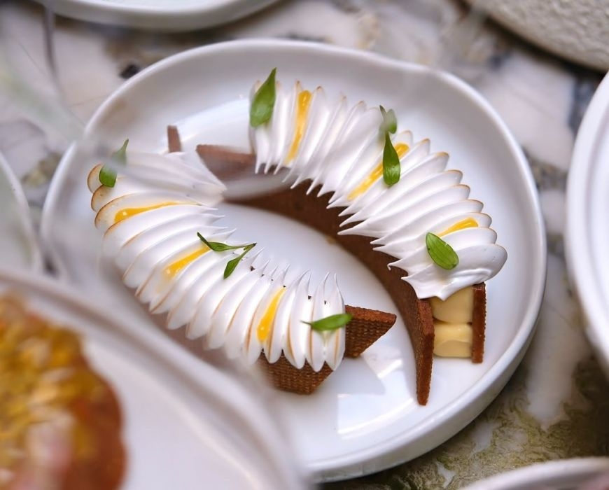 Tarte citron signature / Shiso vert / citron caviar